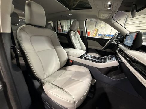 Used 2025 Lincoln Aviator 2WD w/ Jet Appearance Package image 27