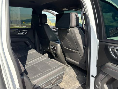 Used 2023 Chevrolet Suburban RST w/ Luxury Package image 10