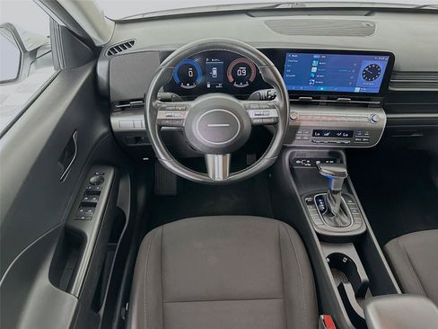 Used 2024 Hyundai Kona SEL AWD/4WD image 2