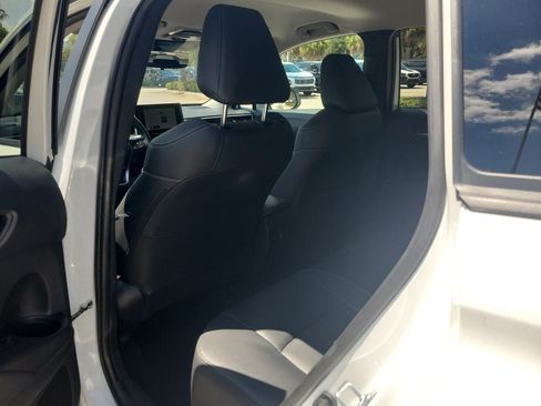Used 2025 Toyota Corolla Cross XLE FWD image 9