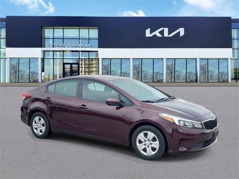 Used 2017 Kia Forte LX image 2