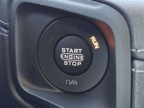 Used 2025 Jeep Wrangler Unlimited Rubicon w/ Technology Group image 23