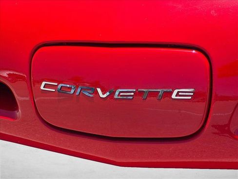 Used 2004 Chevrolet Corvette Coupe w/ Preferred Equipment Group RWD image 21