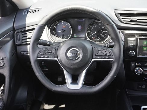 Used 2018 Nissan Rogue SV w/ Premium Package AWD/4WD image 37