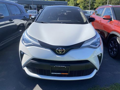 Used 2022 Toyota C-HR Limited image 3