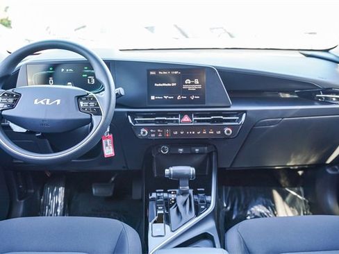 Certified 2025 Kia Niro LX image 13