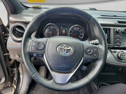 Used 2018 Toyota RAV4 SE w/ Power Extra Value Package FWD image 23