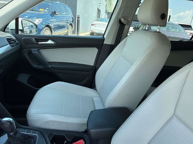 Used 2018 Volkswagen Tiguan SE FWD image 18