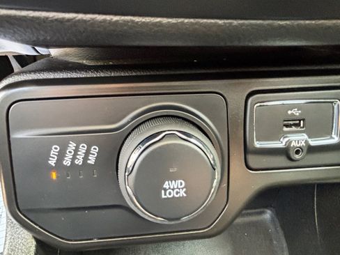 Used 2022 Jeep Renegade Limited w/ Sun, Sound & Wheels Group AWD/4WD image 23