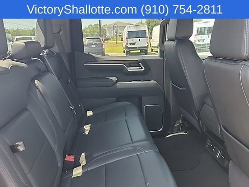 Used 2025 GMC Sierra 1500 SLT AWD/4WD image 41