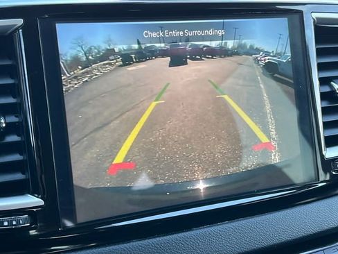 Used 2024 Chrysler Pacifica Touring-L FWD image 24