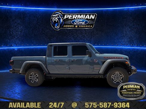 Used 2025 Jeep Gladiator Mojave w/ Convenience Group AWD/4WD image 5