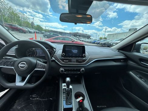 Used 2025 Nissan Altima 2.5 SV image 28