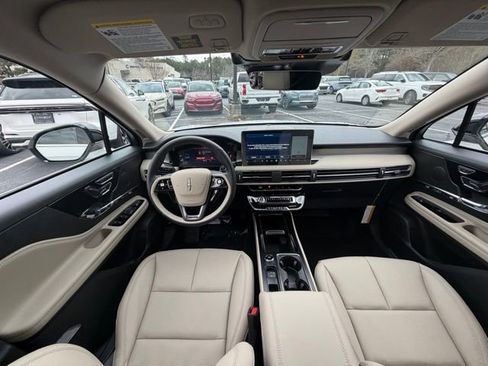 New 2026 Lincoln Corsair Premiere image 10