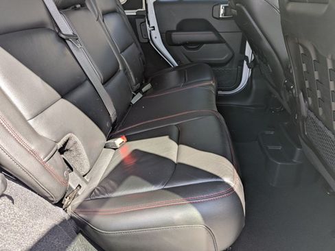 Used 2018 Jeep Wrangler Unlimited Rubicon AWD/4WD image 20