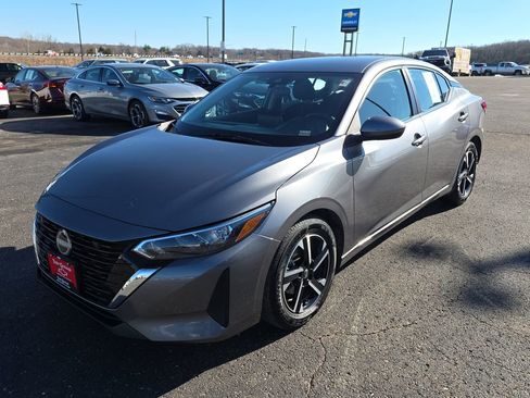 Used 2024 Nissan Sentra SV image 4