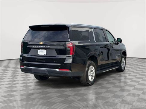 Used 2025 Chevrolet Suburban LT AWD/4WD image 7
