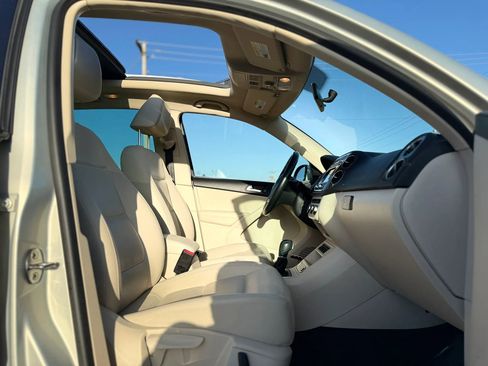Used 2014 Volkswagen Tiguan SEL FWD image 48