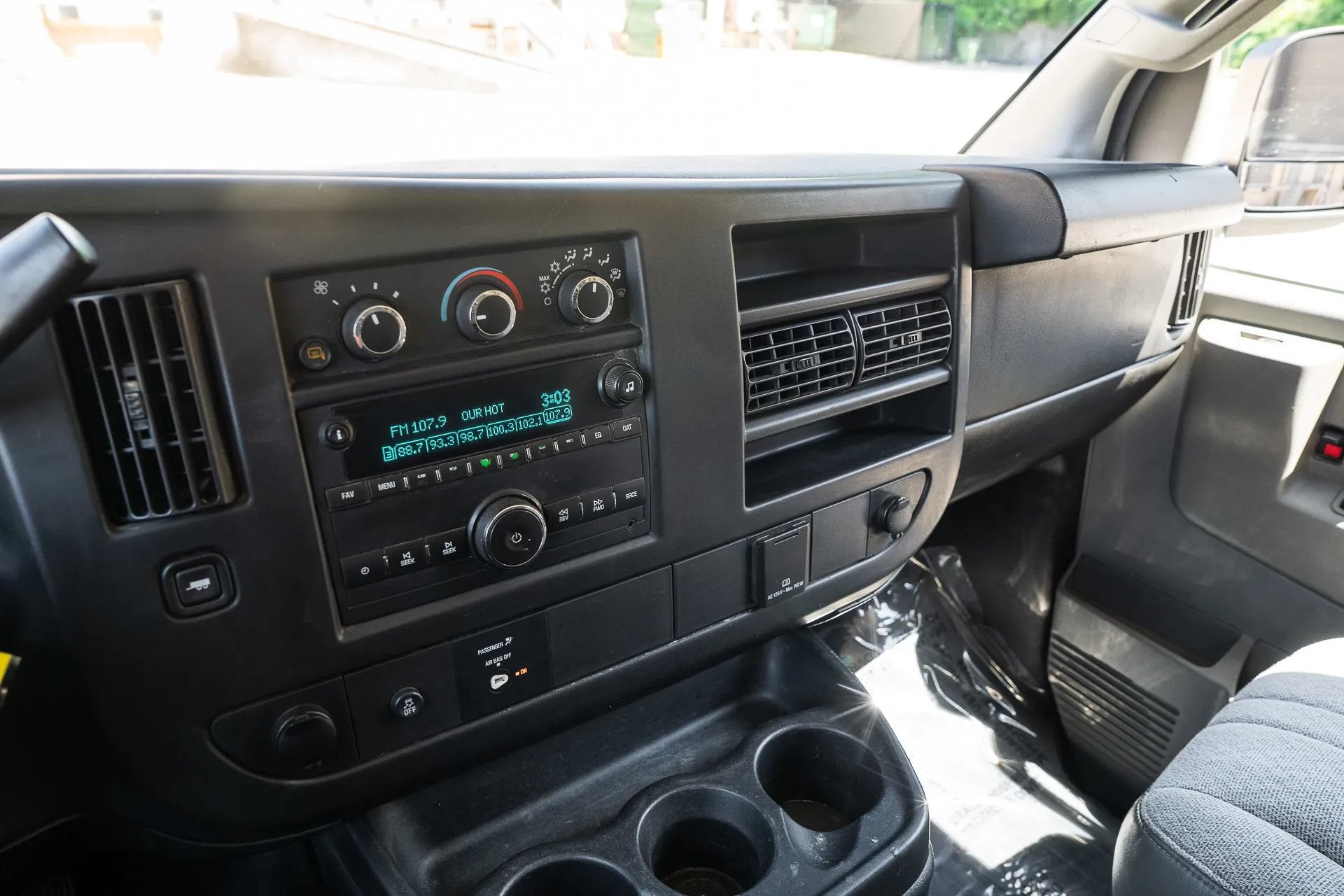 Used 2016 Chevrolet Express 2500 Extended RWD image 21