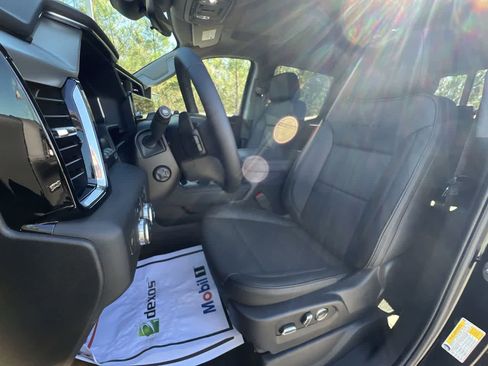 Used 2024 GMC Sierra 1500 Denali w/ Technology Package AWD/4WD image 18