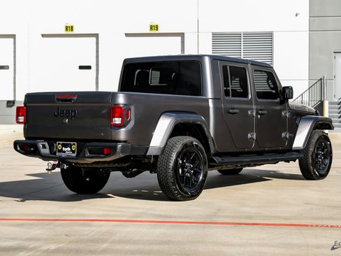 Used 2024 Jeep Gladiator Sport image 13