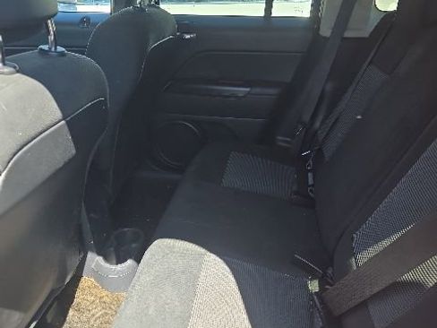 Used 2016 Jeep Patriot Latitude AWD/4WD image 3