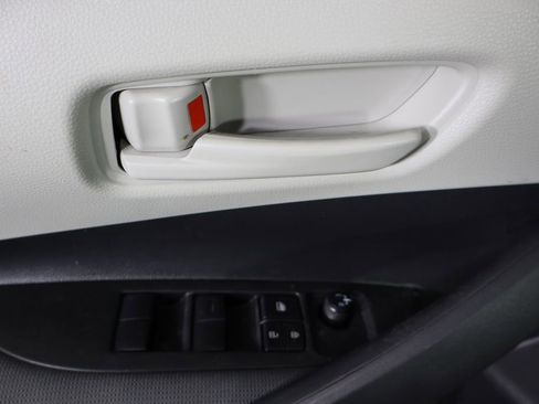 Used 2025 Toyota Corolla LE w/ Convenience Package image 21