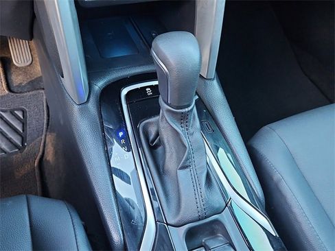 Used 2022 Toyota Corolla Cross XLE image 27