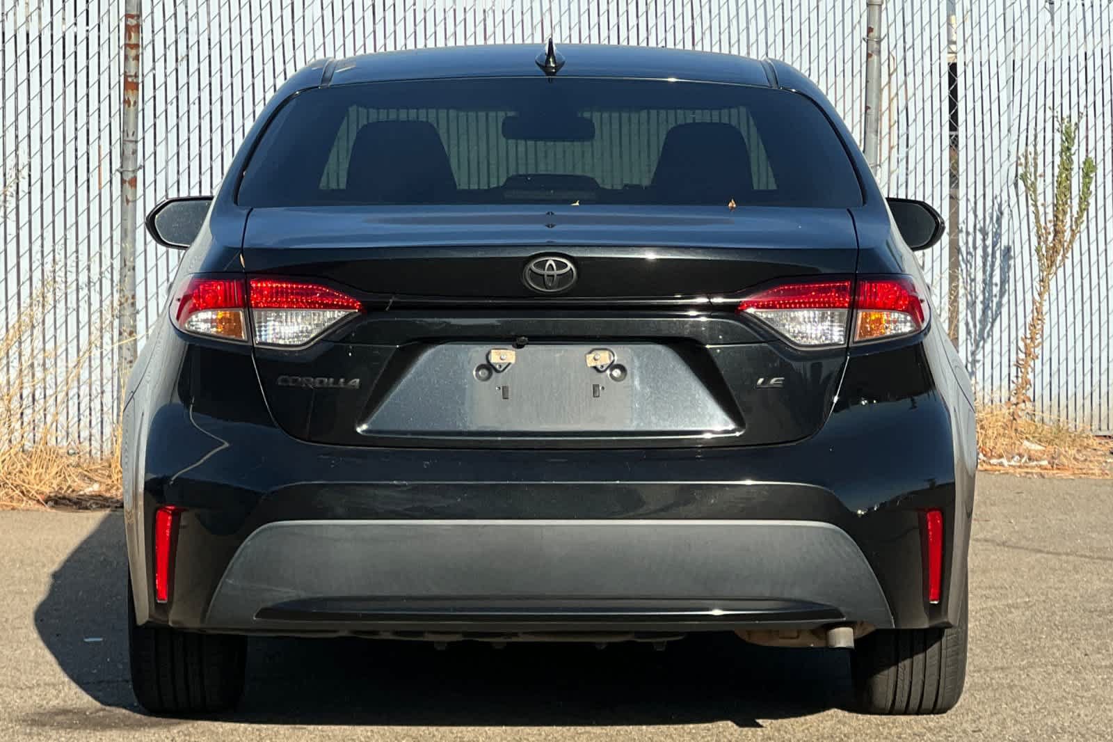 Used 2020 Toyota Corolla LE FWD image 4