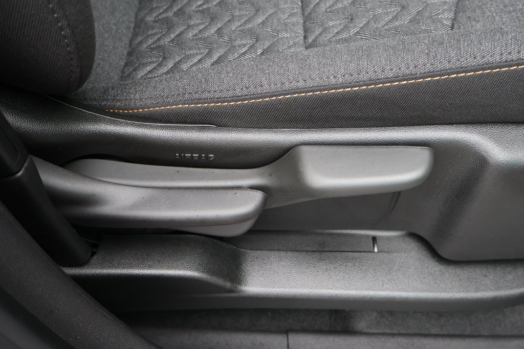 Certified 2023 Chevrolet Equinox LT FWD image 44