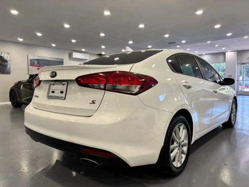 Used 2017 Kia Forte S FWD image 7