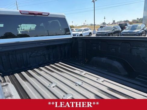 Used 2024 GMC Sierra 2500 AT4 image 23