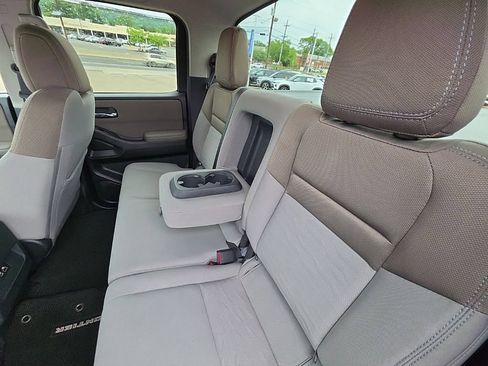 Used 2022 Nissan Frontier SV AWD/4WD image 39