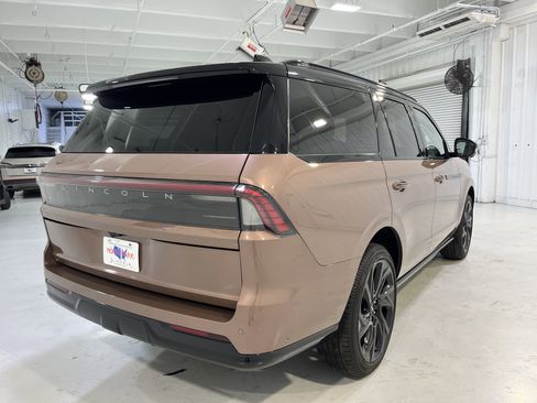 Used 2025 Lincoln Navigator Black Label image 6