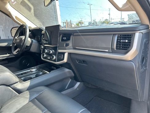 Used 2024 Ford Expedition XLT RWD image 17