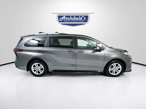 Used 2024 Toyota Sienna Limited AWD/4WD image 8