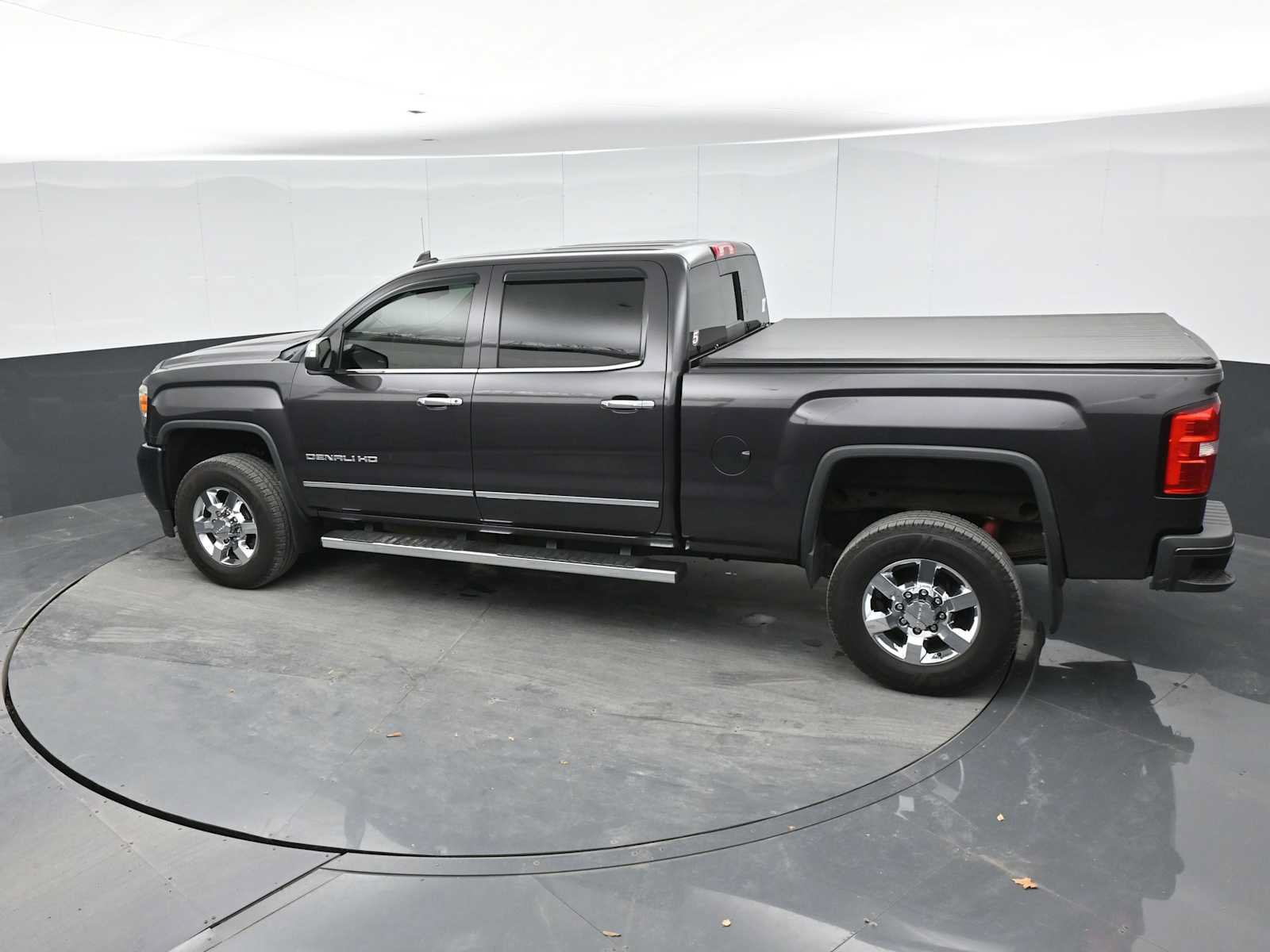 Used 2015 GMC Sierra 2500 Denali w/ Driver Alert Package AWD/4WD image 13