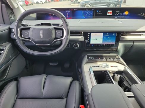 New 2026 Lincoln Navigator L Premier AWD/4WD image 12