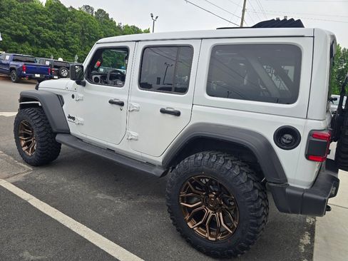 Used 2025 Jeep Wrangler Unlimited Sport AWD/4WD image 2
