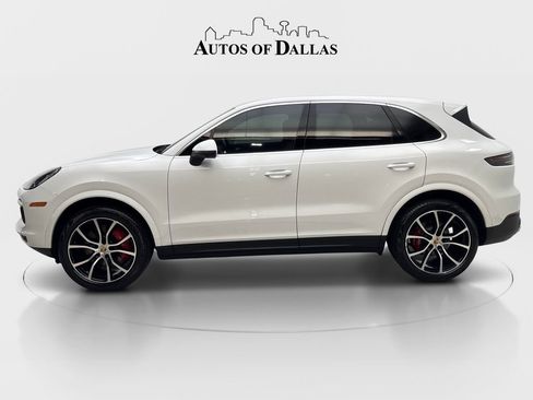 Used 2022 Porsche Cayenne w/ Premium Package AWD/4WD image 10