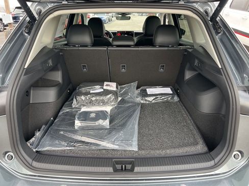 New 2026 Volkswagen Tiguan SE image 13