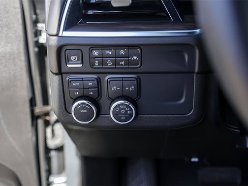 Used 2025 Chevrolet Tahoe Z71 w/ Comfort Package image 15