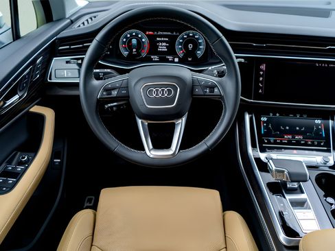 Used 2025 Audi Q7 3.0T Prestige AWD/4WD image 22