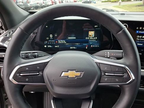 Used 2025 Chevrolet Equinox LT AWD/4WD image 19