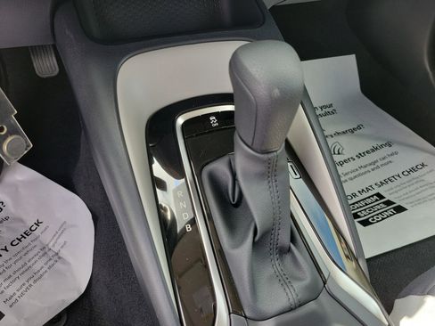 Used 2025 Toyota Corolla LE image 28