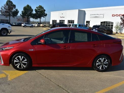 Used 2019 Toyota Prius Prime Plus image 8