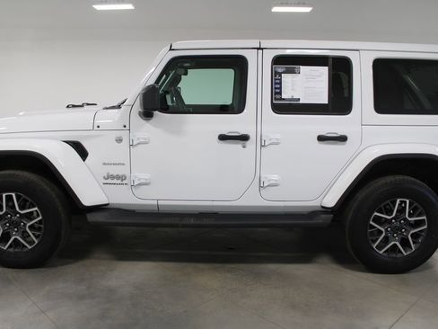 Used 2024 Jeep Wrangler Sahara image 6