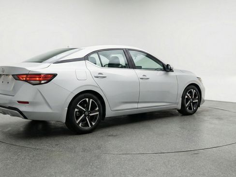 Used 2025 Nissan Sentra SV image 9