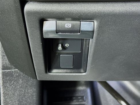Certified 2025 Land Rover Defender 130 V8 AWD/4WD image 10