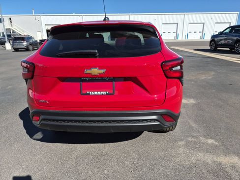 New 2026 Chevrolet Trax LS w/ LS Convenience Package FWD image 4